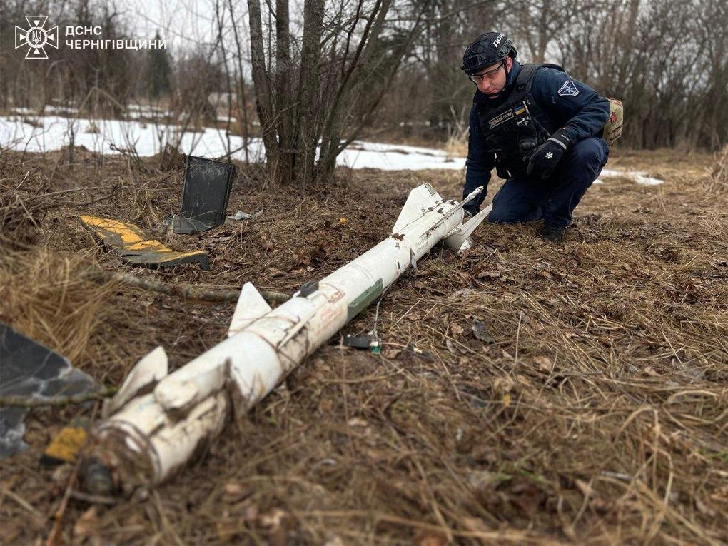 На Чернігівщині знайшли уламки російських ракет та дронів