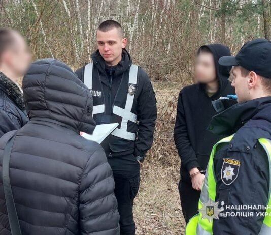 Понад 7 тисяч набоїв, шість гранатометів, приціл, тротилові шашки: на Чернігівщині чоловік облаштував три схрони з боєприпасами