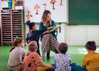 Родственники дали девочке «милую кличку» — теперь она мучается в садике