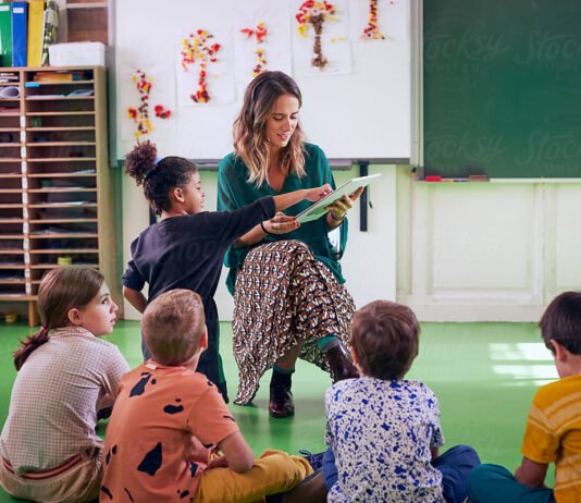 Родственники дали девочке «милую кличку» — теперь она мучается в садике