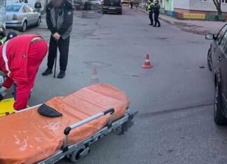 У Чернігові водійка Volkswagen збила велосипедиста: постраждалого госпіталізували