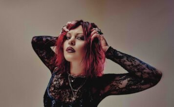 «Теперь ждем год»: певица, которая сожгла паспорт РФ, подала документы на гражданство Украины