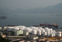 «Сложный компромисс»: США хотят заставить Китай покупать свою нефть вместо российской, — WSJ