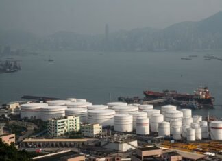 «Сложный компромисс»: США хотят заставить Китай покупать свою нефть вместо российской, — WSJ