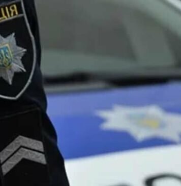 Вибігла з дому, поки мама збиралася: у Чернігові патрульні допомогли знайти зниклу 4-річну дівчинку
