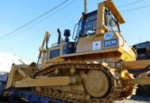 Фронтальні навантажувачі, екскаватори та бульдозери: Чернігів отримав нову техніку для відновлення