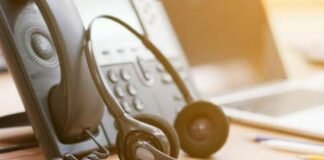 Звернутися до міського контакт-центру Чернігова поки що можна лише телефоном — місто працює над застосунком