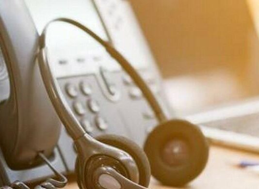 Звернутися до міського контакт-центру Чернігова поки що можна лише телефоном — місто працює над застосунком