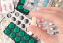 Коли аптека далеко: в Україні починають продавати ліки на заправках