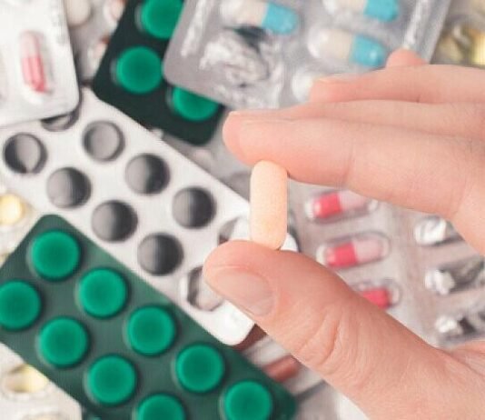 Коли аптека далеко: в Україні починають продавати ліки на заправках