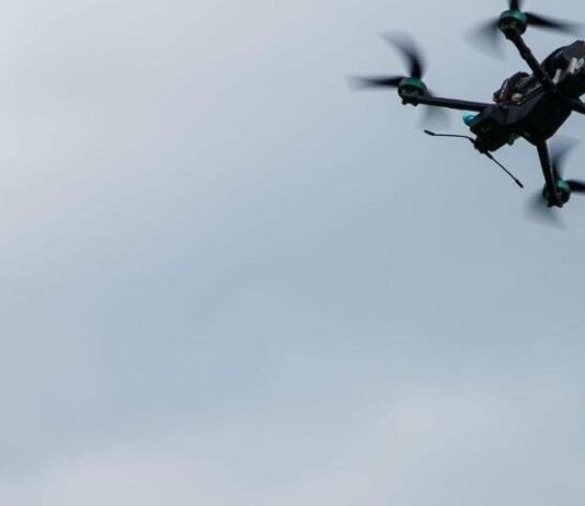 Пошкоджено дах: ворожий FPV-дрон влучив у музей на Чернігівщині