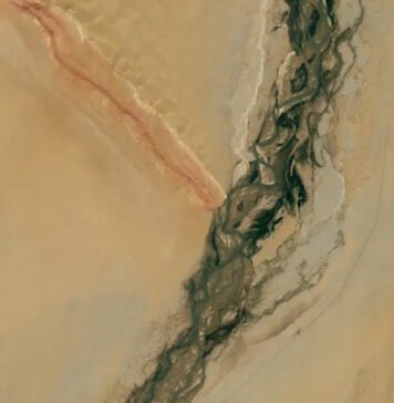 Река, полная драгоценных камней, и горный хребет-зебра: как обновилась китайская пустыня (фото)