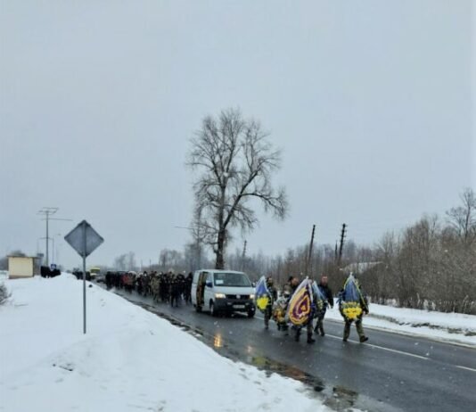 На Чернігівщині провели в останню путь воїна