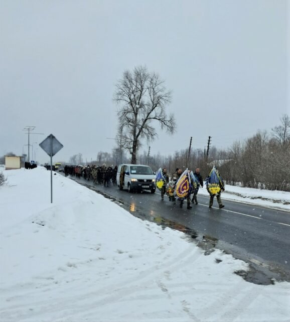 На Чернігівщині провели в останню путь воїна