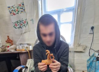 Відомий на Чернігівщині гончар Олег Луцук провів майстерклас для поранених бійців