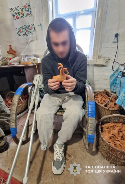 Відомий на Чернігівщині гончар Олег Луцук провів майстерклас для поранених бійців