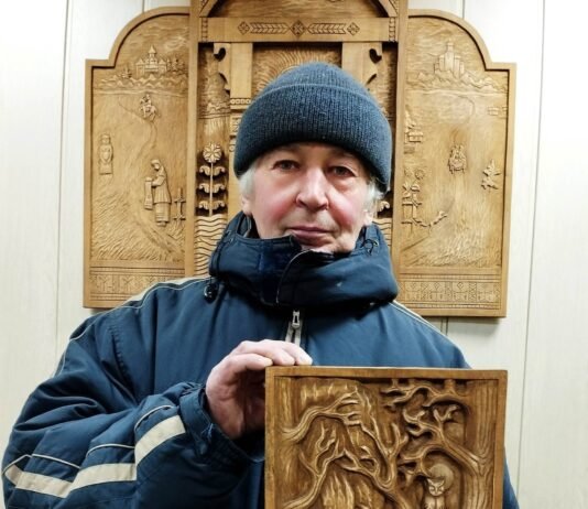 «Чаклун і Русалка»: відомий на Чернігівщині різьбяр представив нову роботу (Фото)