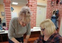 Для творчості немає віку: в Чернігові є гурток малювання для пенсіонерів