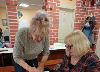 Для творчості немає віку: в Чернігові є гурток малювання для пенсіонерів