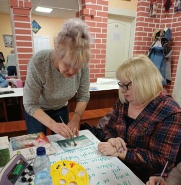 Для творчості немає віку: в Чернігові є гурток малювання для пенсіонерів