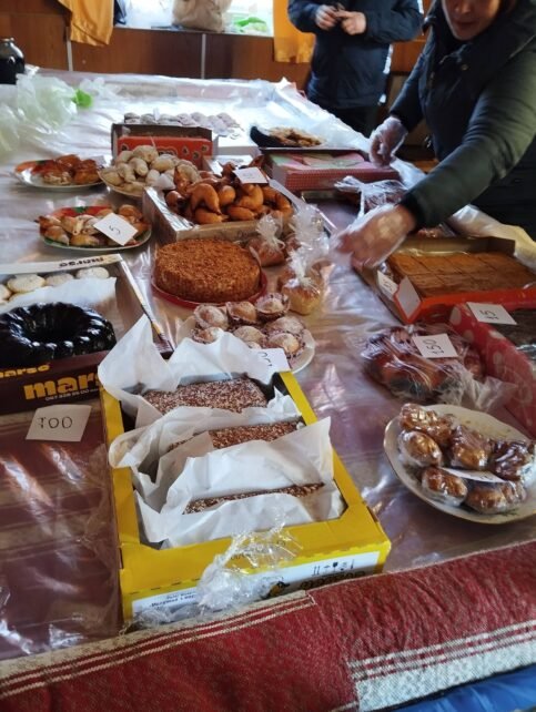 У селі на Чернігівщині провели благодійний ярмарок і закуплять матеріали для маскувальних сіток