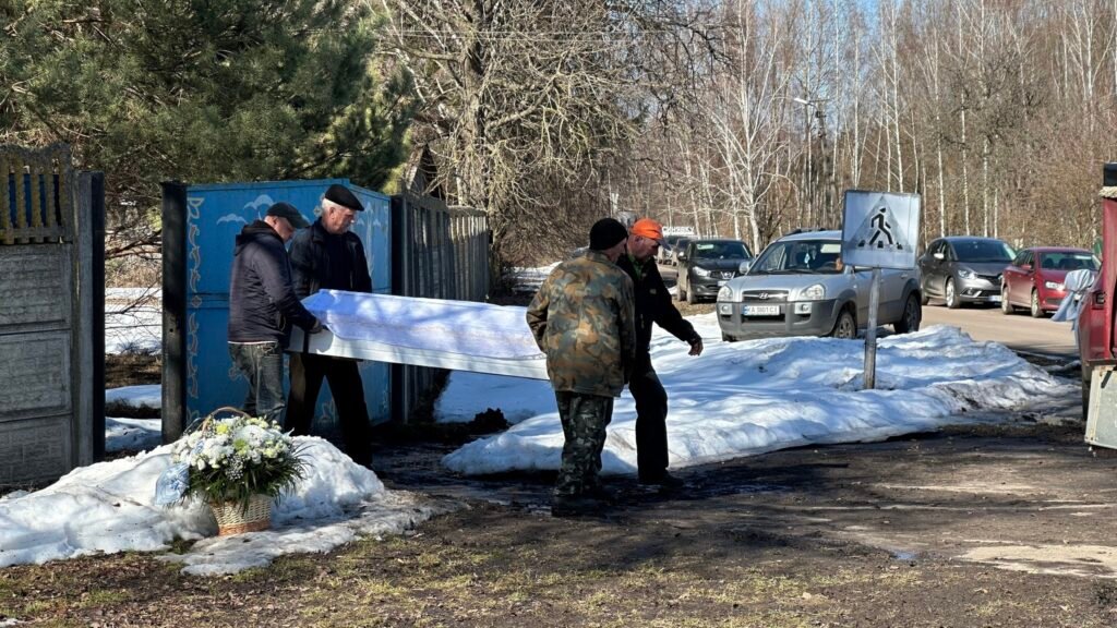 Її таланти не мали меж: на Чернігівщині провели в останню путь дівчинку, вбиту ворожим «шахедом»