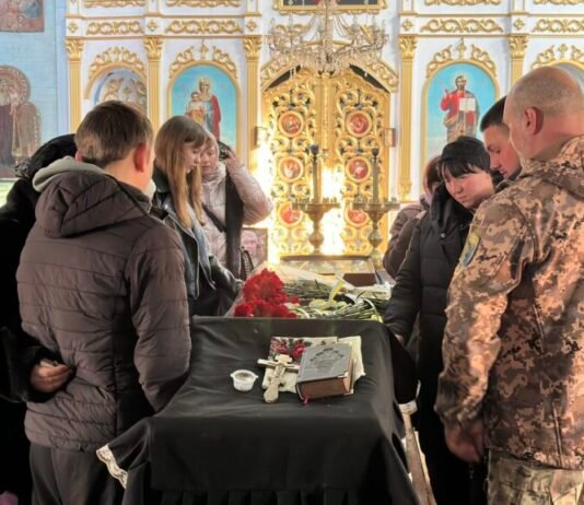 На Чернігівщині провели в останню путь бойового медика