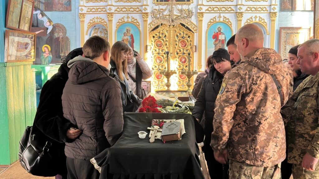 На Чернігівщині провели в останню путь бойового медика