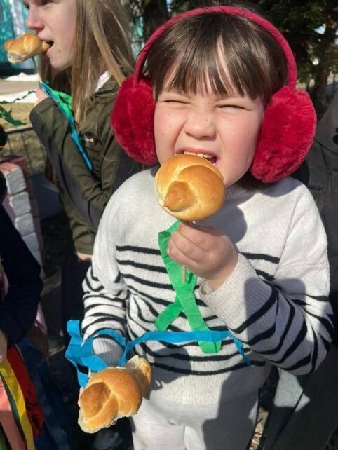 На Чернігівщині відтворили давній український обряд — закликання пташок (Фото)