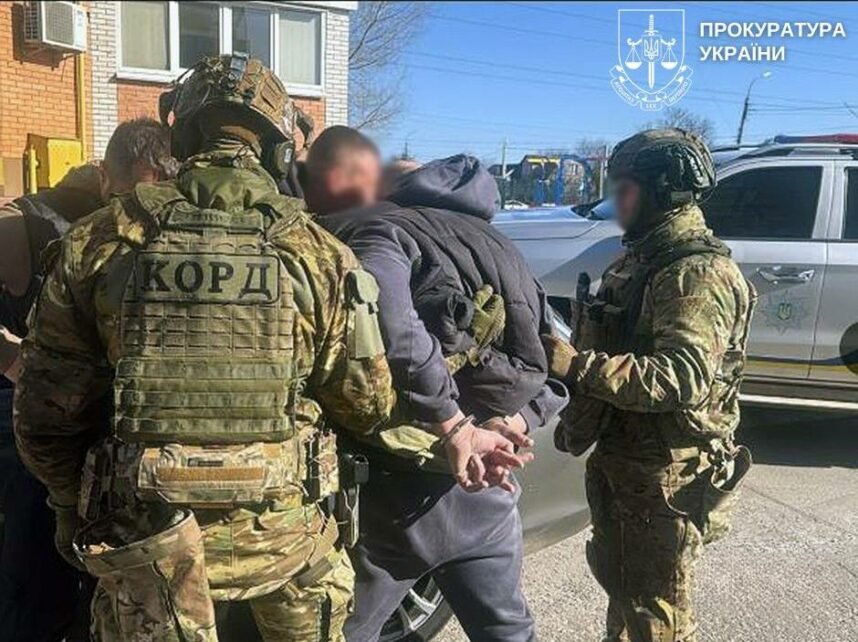 Винесли з будинку 15 тисяч у валюті: подробиці справи серійних крадіїв на Чернігівщині