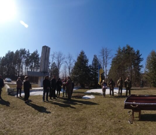 На Чернігівщині прощалися з воїном