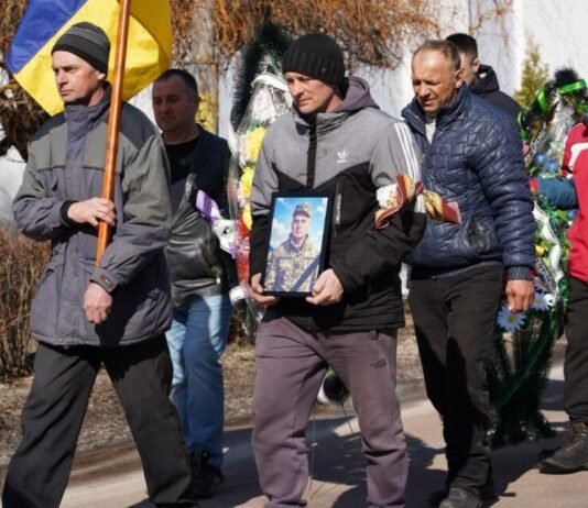 На Чернігівщині попрощалися із захисником, який загинув на Дніпропетровщині