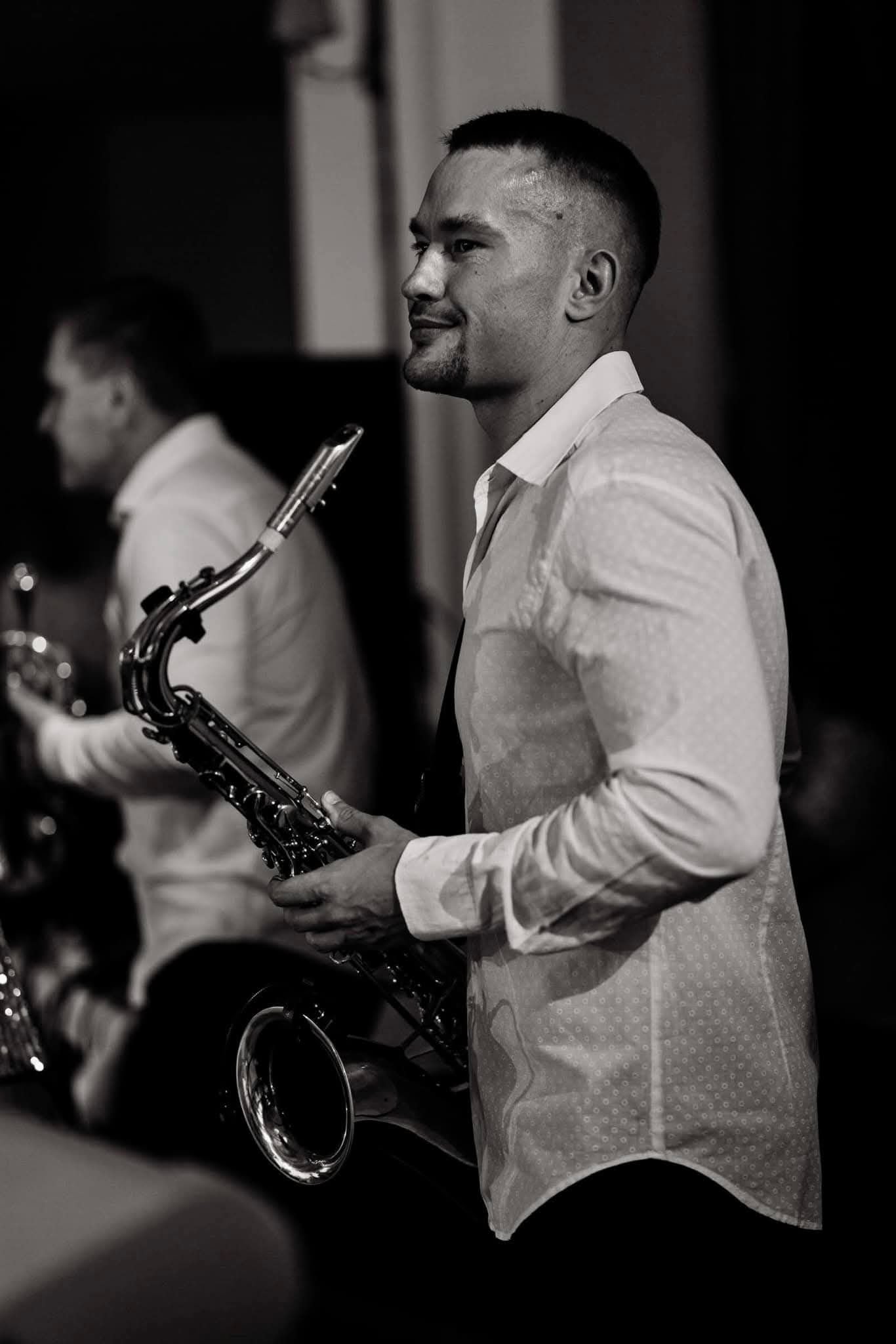 На фронті загинув саксофоніст і артист оркестру чернігівського Міського палацу культури Дмитро Гладіренко