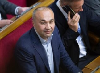 Понад 170 млн грн доходів, $2 млн готівкою, колекція годинників та ікон: що задекларував нардеп із Чернігівщини Борис Приходько
