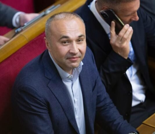 Понад 170 млн грн доходів, $2 млн готівкою, колекція годинників та ікон: що задекларував нардеп із Чернігівщини Борис Приходько