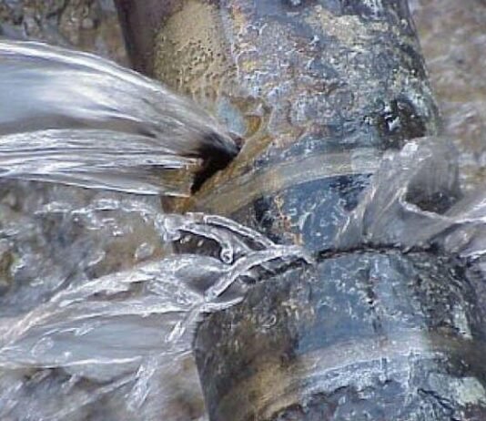 У Чернігові через порив водопроводу частина будинків залишилась без води