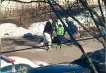 У Чернігові нетверезий чоловік влаштував скандал у тролейбусі: поліція склала три адмінпротоколи