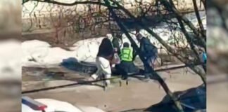 У Чернігові нетверезий чоловік влаштував скандал у тролейбусі: поліція склала три адмінпротоколи