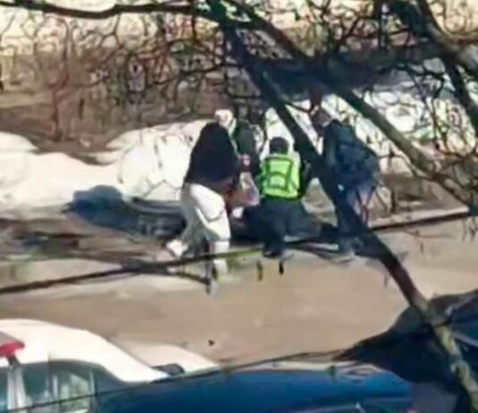 У Чернігові нетверезий чоловік влаштував скандал у тролейбусі: поліція склала три адмінпротоколи