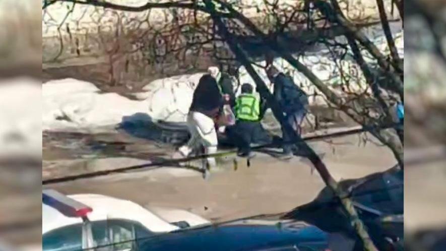 У Чернігові нетверезий чоловік влаштував скандал у тролейбусі: поліція склала три адмінпротоколи