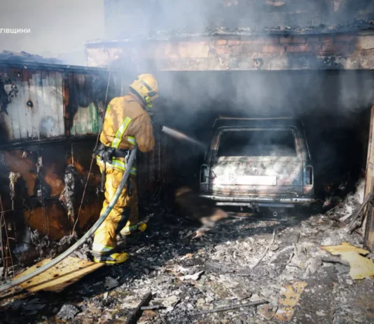 У Чернігові під час пожежі у двоповерховій будівлі загинув чоловік (Фото)