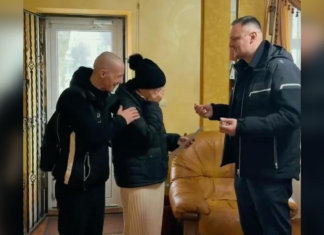 «Вы возвращаете жизнь»: «Труха Украина» купила квартиру для семьи переселенцев из Лисичанска