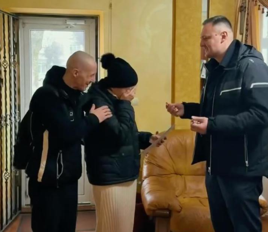 «Вы возвращаете жизнь»: «Труха Украина» купила квартиру для семьи переселенцев из Лисичанска