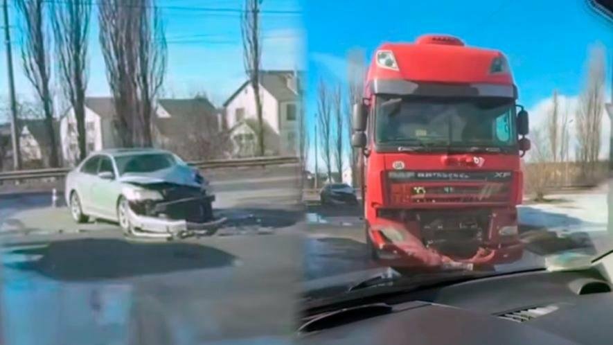 У Чернігові трапилася ДТП за участі вантажівки та легковика