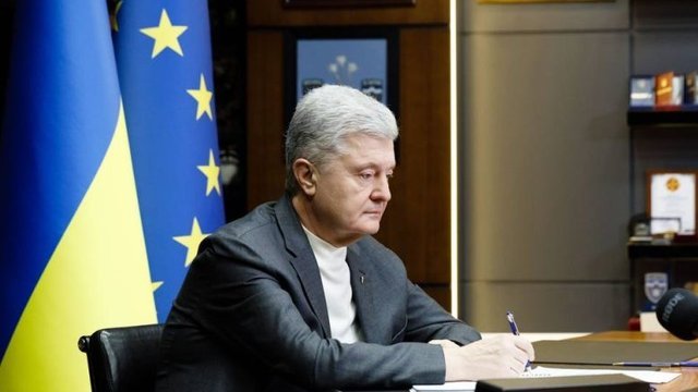 Порошенко заявляет о парламентском кризисе в Украине и призывает к созданию объединенной команды для переговоров
