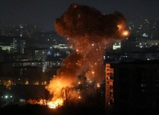 РФ атакует Украину баллистикой и «Шахедами»: на Киев летят «Калибры», слышны взрывы