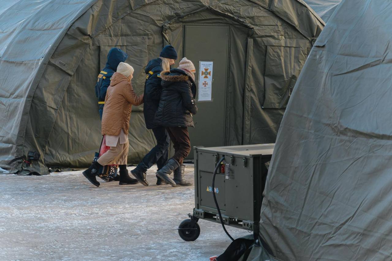 Графики отключений на 5 марта: кому повезет быть со светом целый день