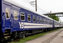 Помогала пассажирам эвакуироваться во время атаки БПЛА: в Одесской области поезд сбил проводницу