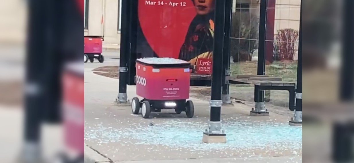 В Чикаго происходит нечто странное: роботы выходят из строя и «разрушают» город (видео)