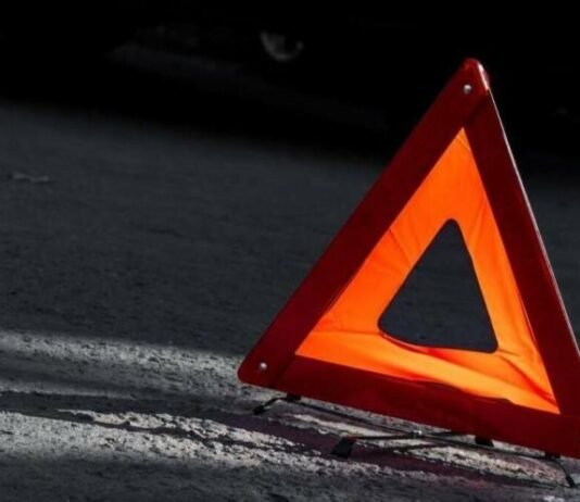 На Чернігівщині в ДТП за участі легковика та трактора постраждали троє людей